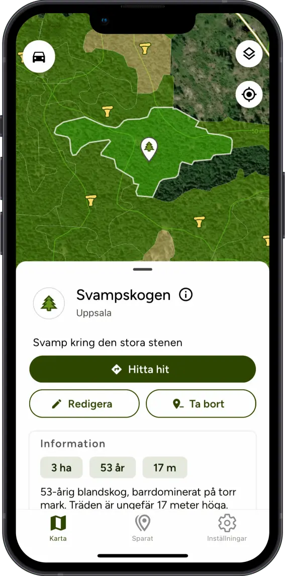En iPhone med appen öppen. I appen är en sparad skog markerad på kartan. I ett kort visas information om skogen.